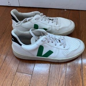 Veja V-12 Logo Leather sneakers size 8